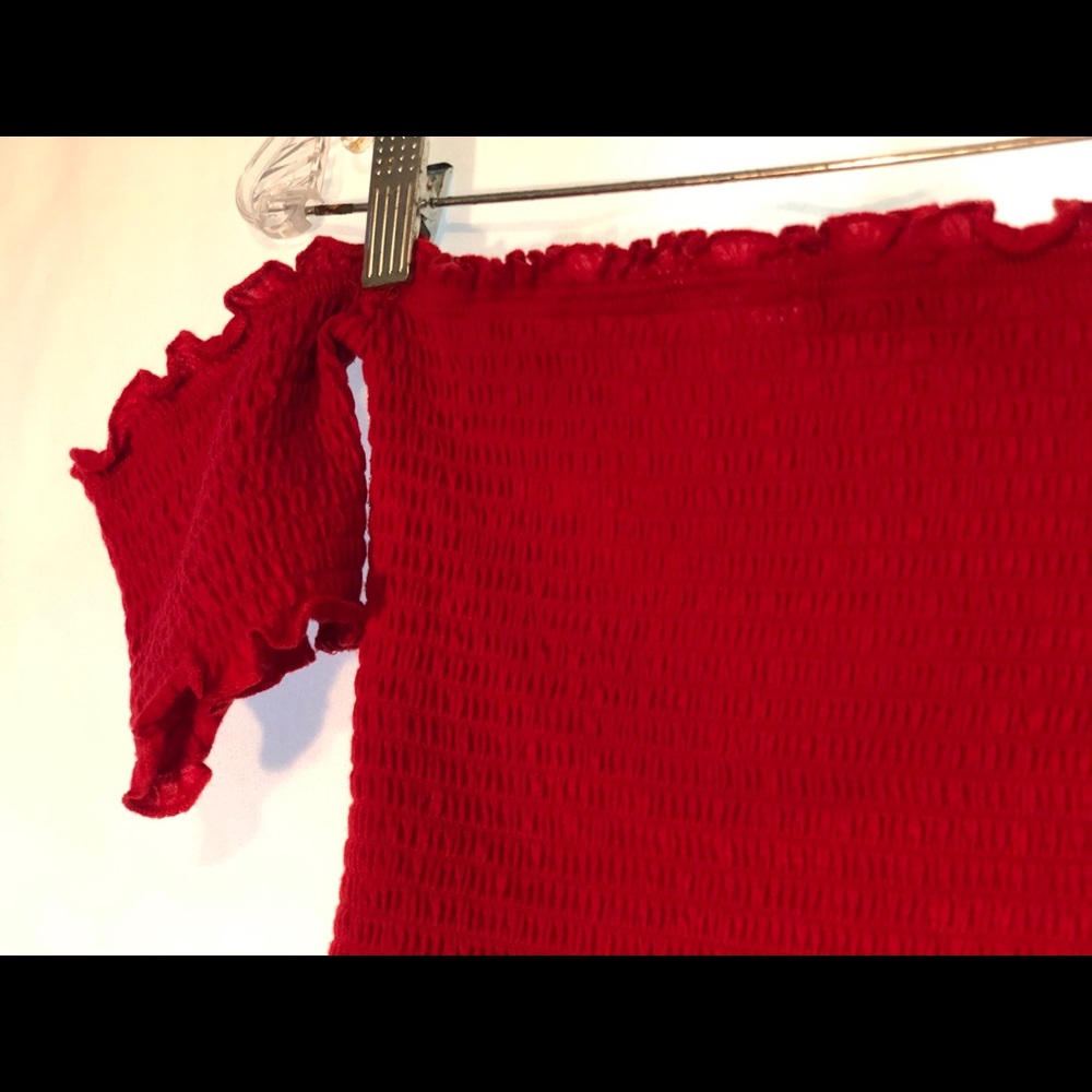 🛍Trendy Red Crop Top🎊 - Picture 3 of 3